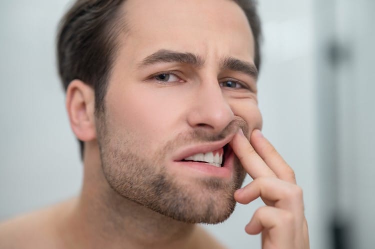 Gingivitis Nedir? Diş Eti İltihabı ve Etkili Tedavi Yöntemleri