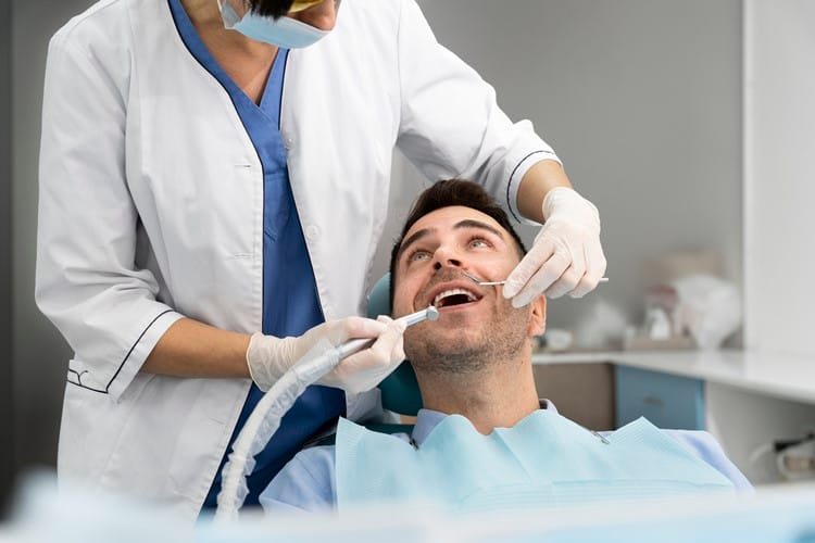 Endodontist ve Diş Hekimi Arasındaki Fark Nedir?